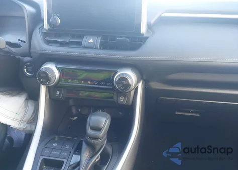 2023 Toyota Rav4 Xle z USA, uszkodzony, nr VIN 2T3W1RFV3PW287094